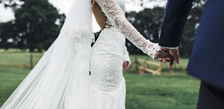 結婚式　費用　自己負担　