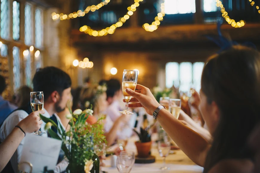 結婚式の「友人スピーチ」はなしでOK！3つの理由と代替アイデア集